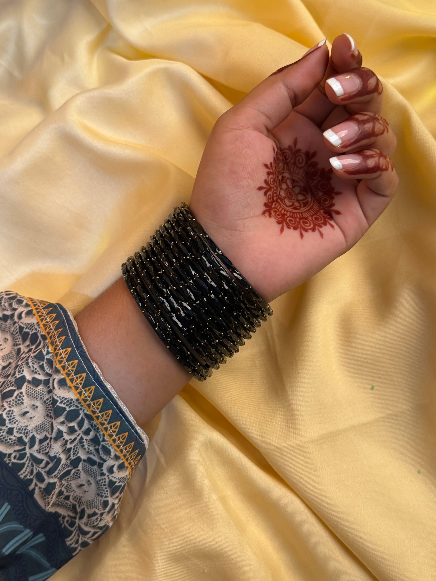 Kashmiri Raindrop black bangles set.