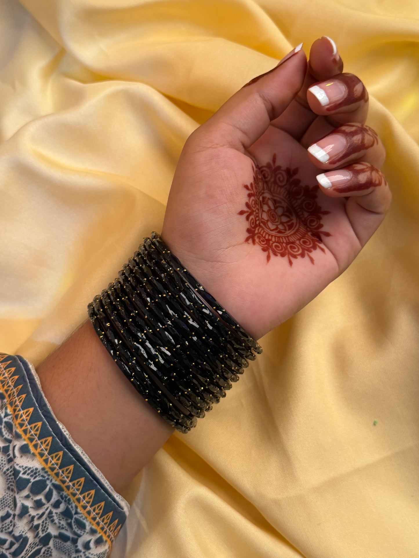 Kashmiri Raindrop black bangles set.