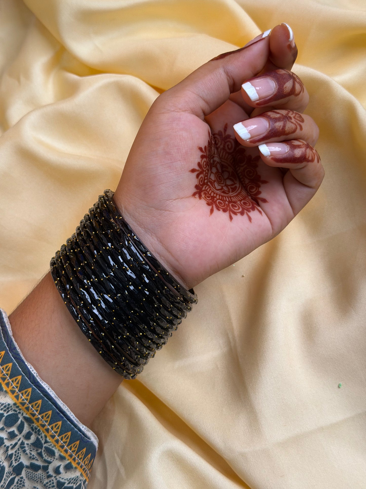 Kashmiri Raindrop black bangles set.