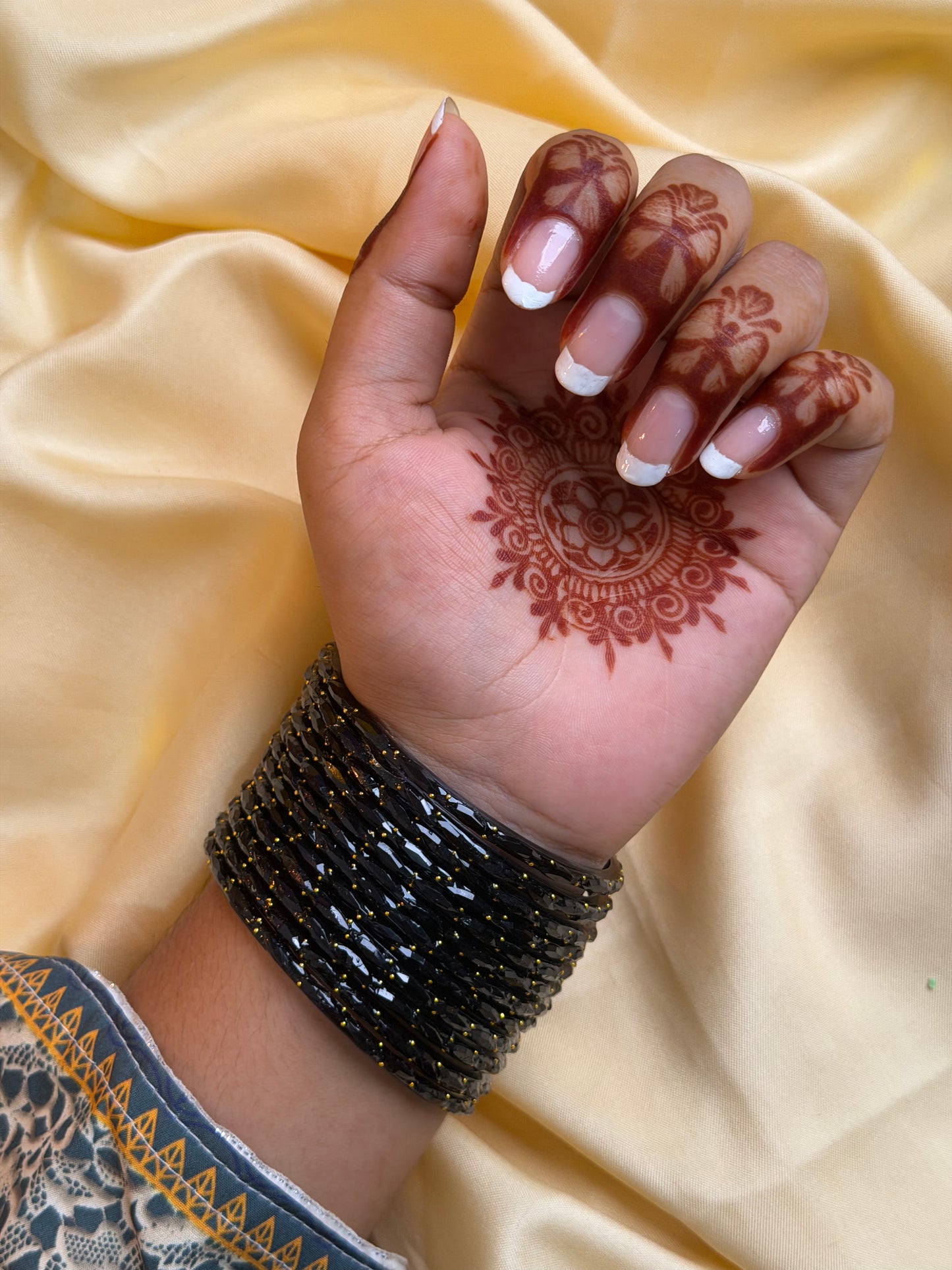 Kashmiri Raindrop black bangles set.