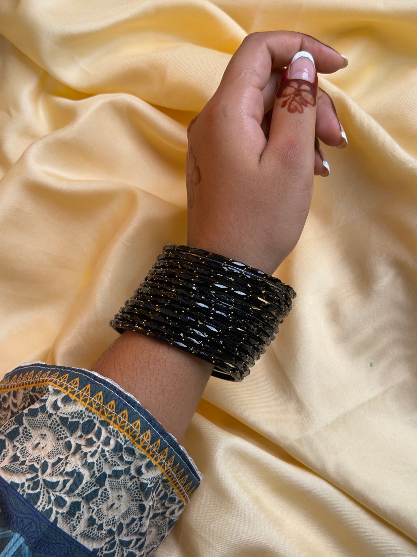 Kashmiri Raindrop black bangles set.